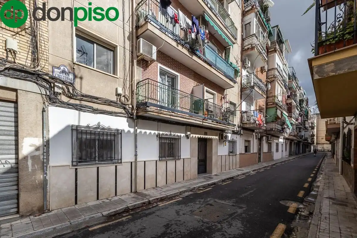 Vista exterior de Piso en venta en Granada