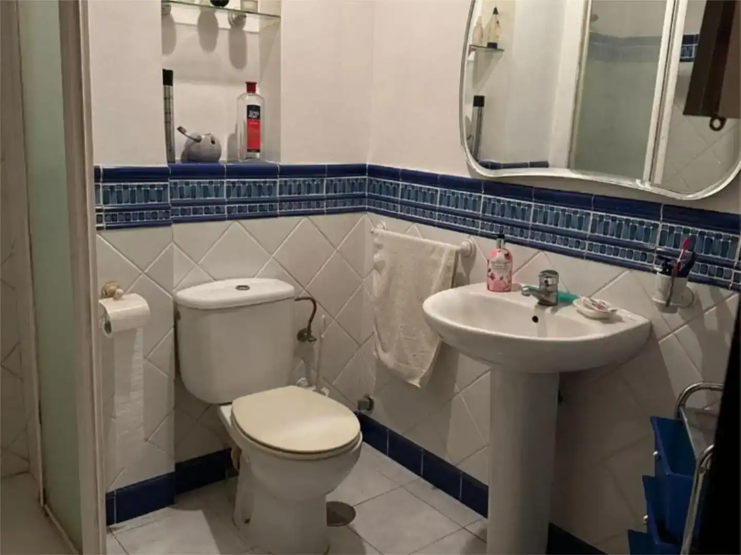 Baño de Piso en venta en Constantina con Aire acondicionado, Trastero y Amueblado
