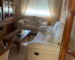 Sala d'estar de Casa o xalet en venda en Jabalquinto amb Aire condicionat, Terrassa i Piscina