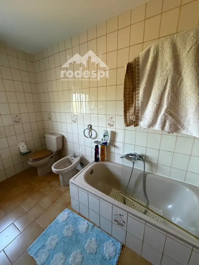 Baño de Casa o chalet en venta en Covelo con Calefacción, Terraza y Piscina