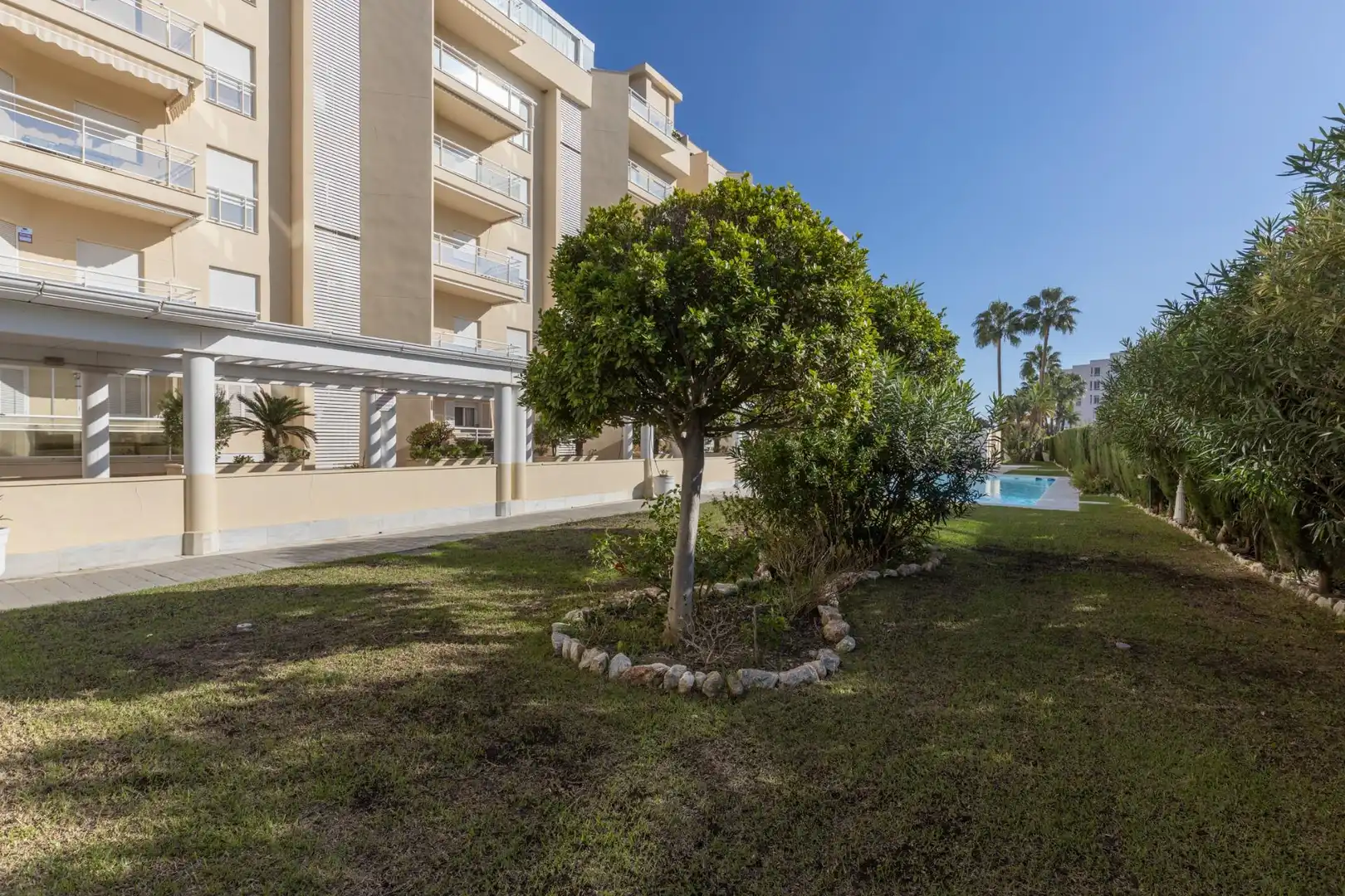 Vista exterior de Pis en venda en Motril amb Terrassa, Moblat i Balcó