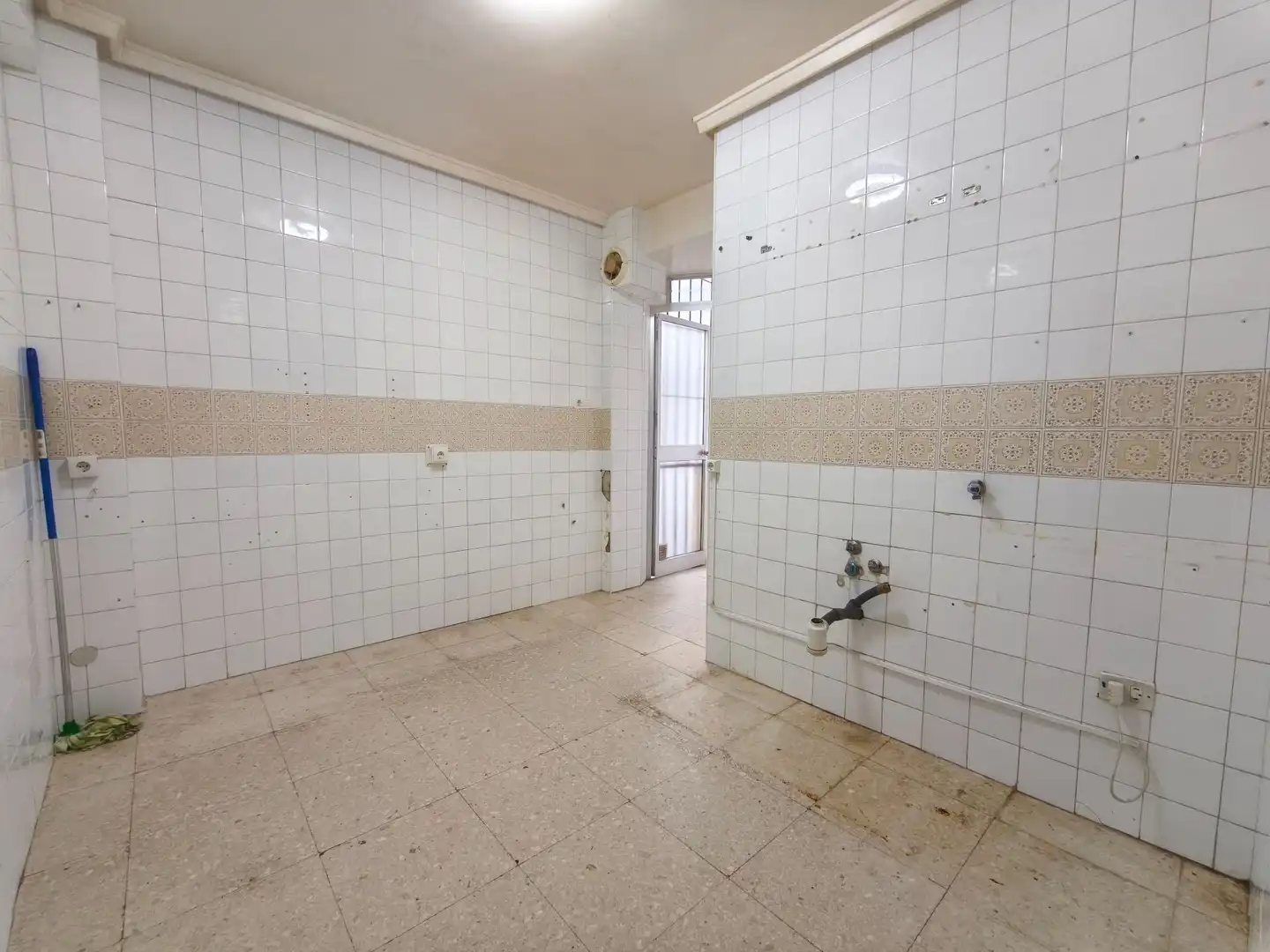 Baño de Piso en venta en Huelva con Terraza y Trastero