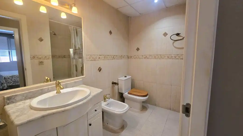 Badezimmer von Wohnung zum Verkauf in Valencia mit Klimaanlage, Möbliert und Ofen