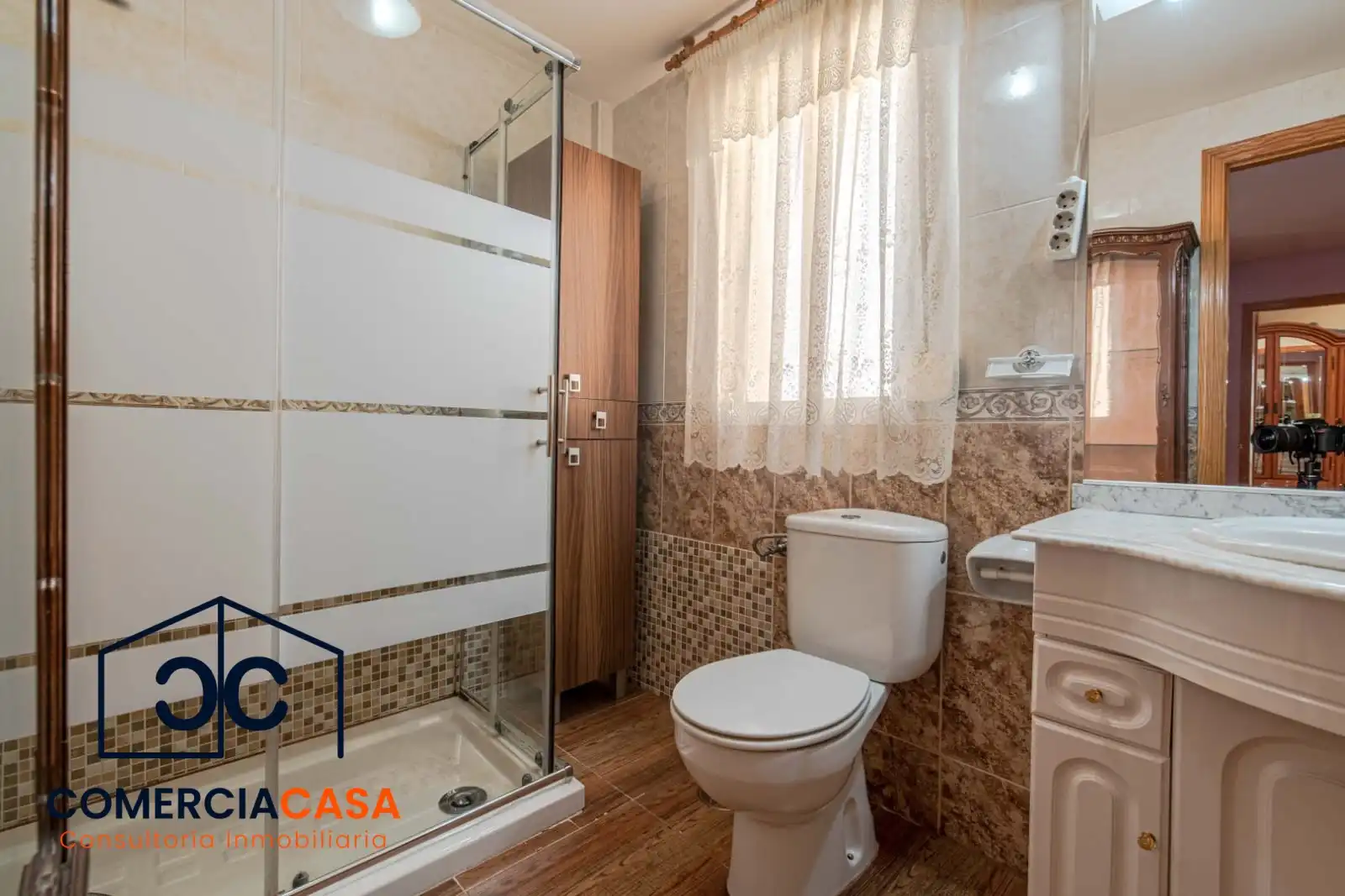 Baño de Casa adosada en venta en Las Gabias con Aire acondicionado, Calefacción y Terraza