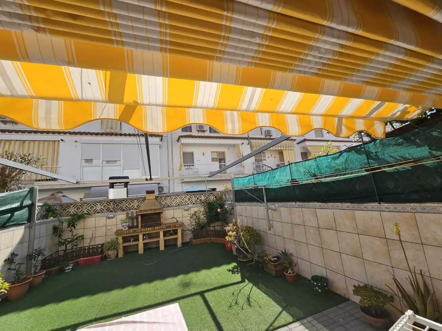 Terrasse von Einfamilien-Reihenhaus zum Verkauf in Malgrat de Mar mit Klimaanlage, Heizung und Privatgarten