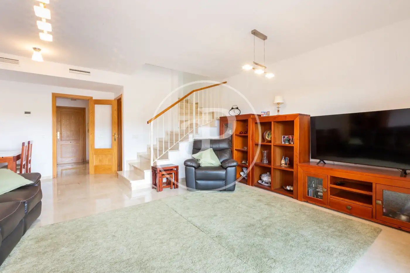 Sala de estar de Casa adosada en venta en Chiva con Aire acondicionado, Calefacción y Jardín privado