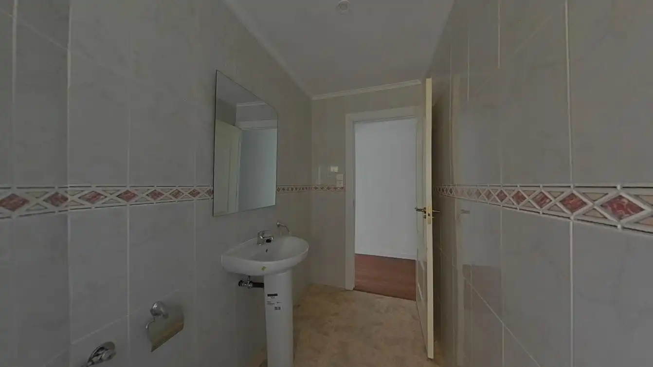 Bathroom of Flat for sale in Zaragoza  with Heating, Parquet flooring and Oven