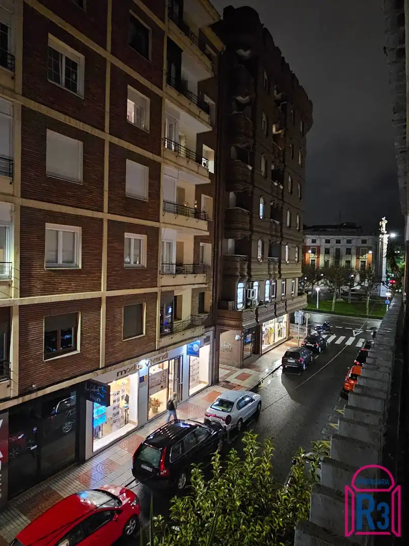 Außenansicht von Wohnung zum Verkauf in León Capital  mit Heizung, Terrasse und Abstellraum