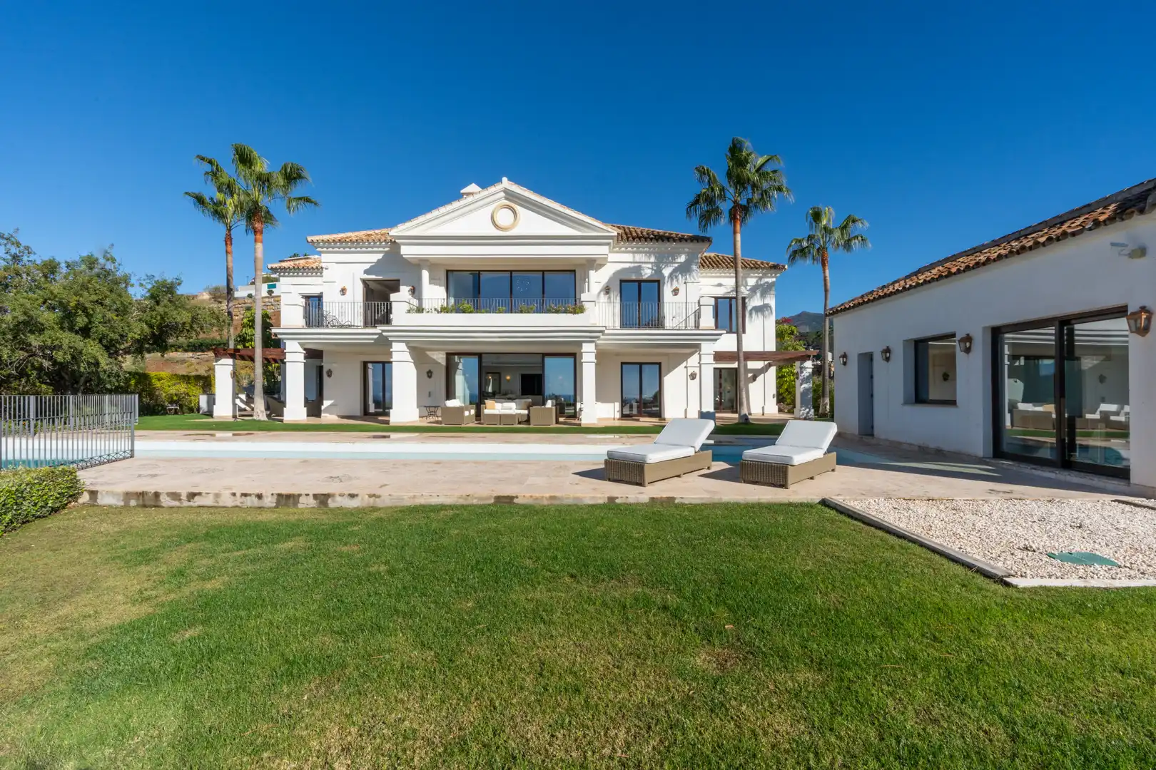 House with pool for sale in Benahavís pueblo