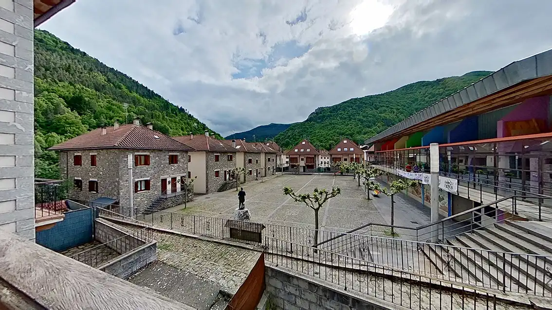 Vista exterior de Casa adosada en venda en Isaba / Izaba amb Calefacció, Moblat i Balcó