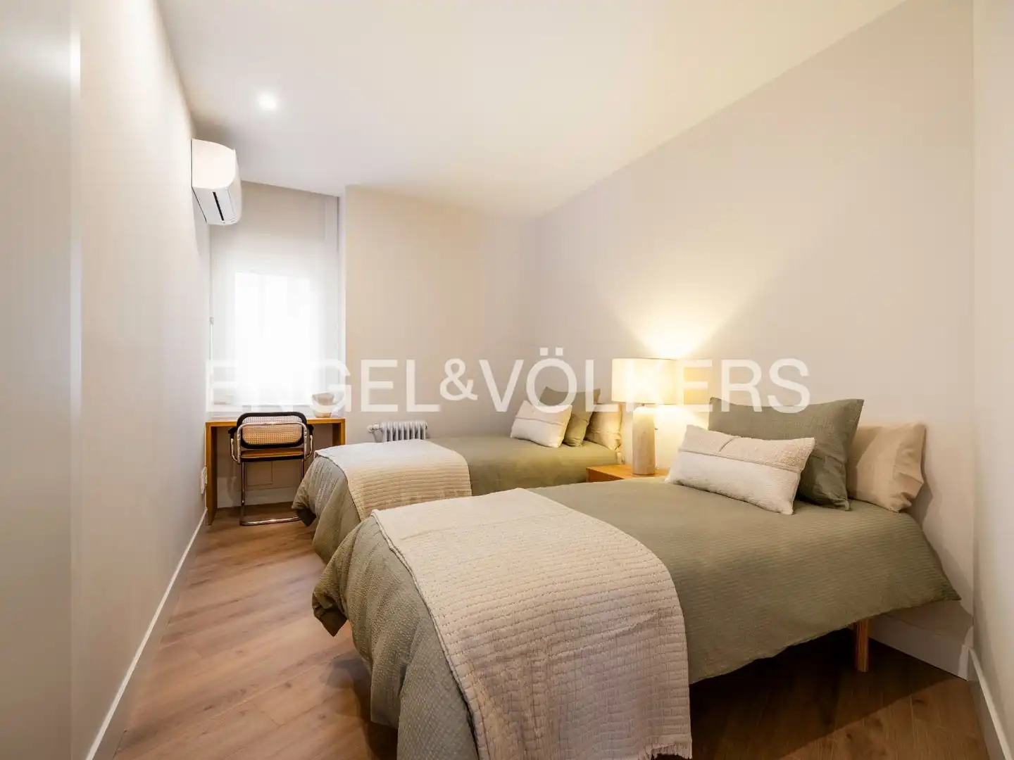 Schlafzimmer von Wohnung zur Miete in Madrid mit Klimaanlage, Heizung und Terrasse