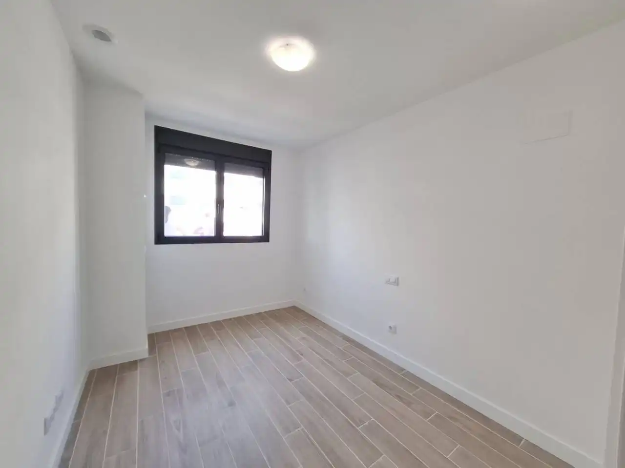 Bedroom of Flat for rent in Madrid  with Air Conditioner, Heating and Terrace
