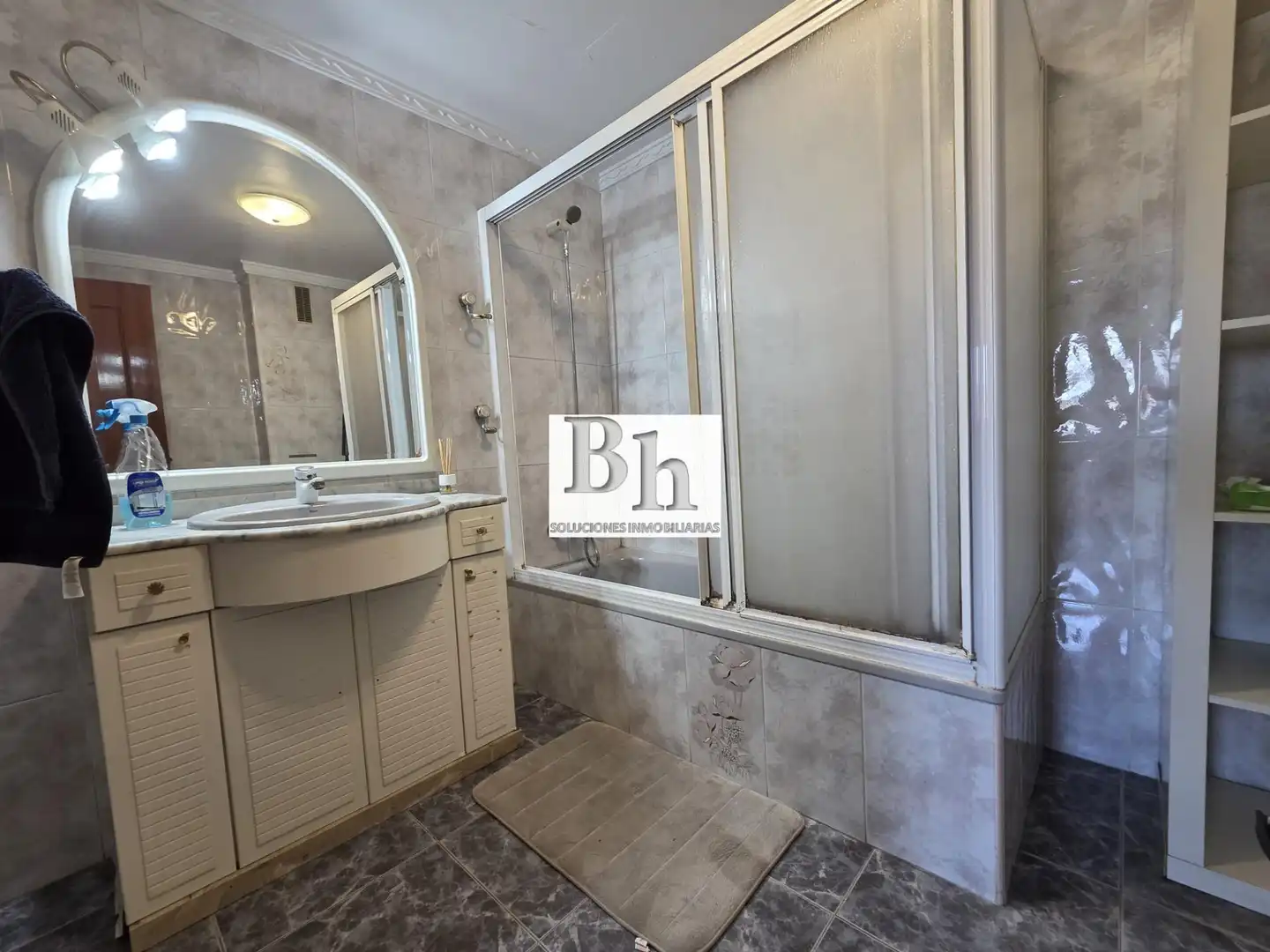 Baño de Piso de alquiler en Málaga con Terraza y Amueblado