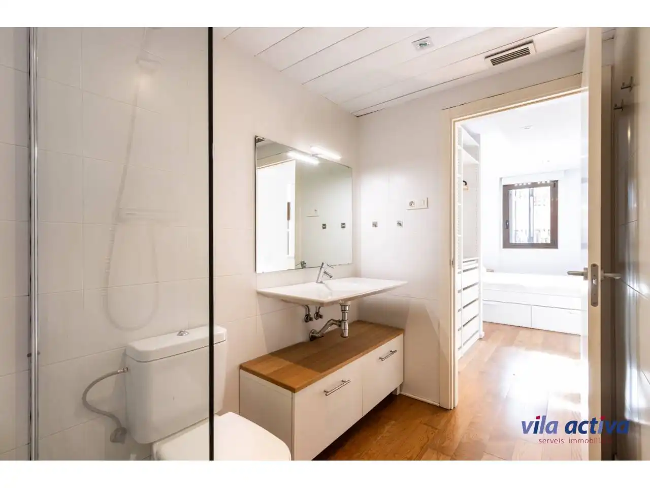 Bathroom of Flat for sale in Sabadell  with Air Conditioner, Heating and Parquet flooring