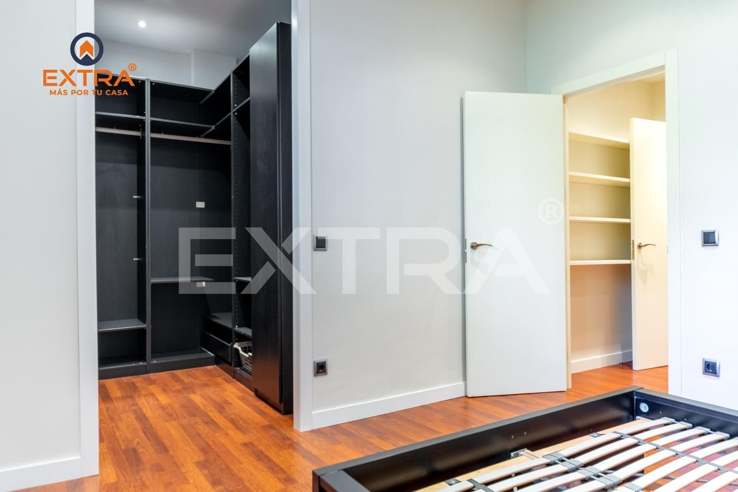 Dormitori de Pis de lloguer en  Madrid Capital amb Aire condicionat, Calefacció i Jardí privat