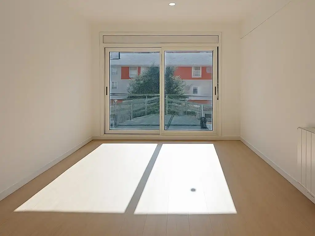 Flat with lift for sale in avinguda sant esteve 77, imagen 2