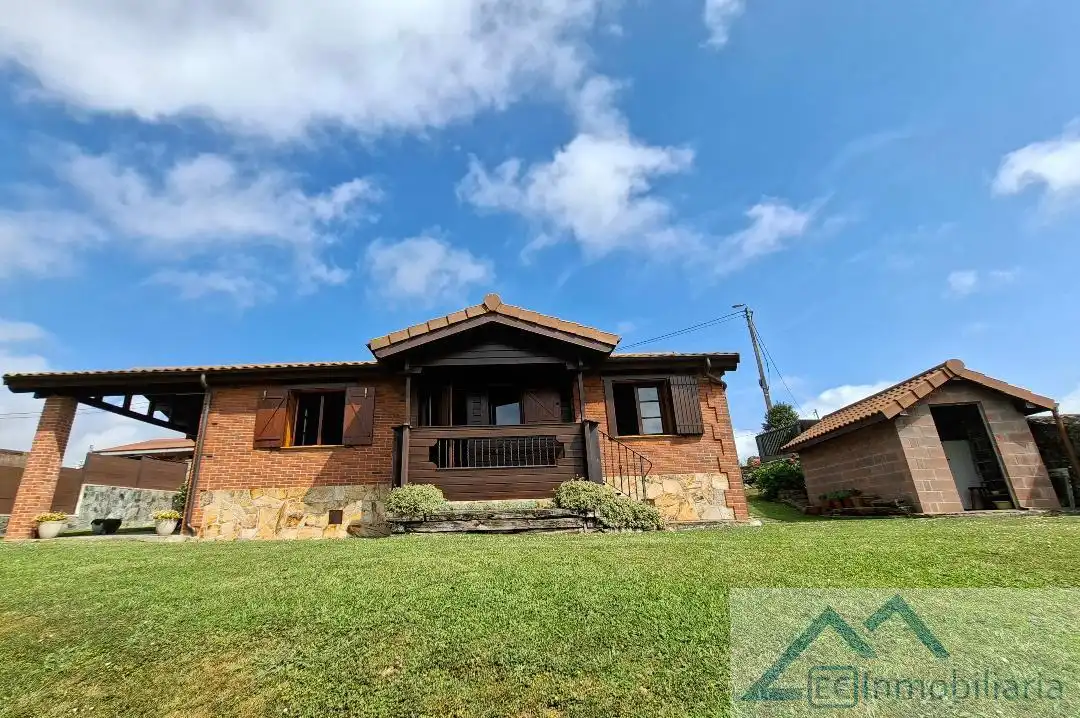 Exterior view of Houses for sale in Bareyo  with Heating, Storage room and Furnished