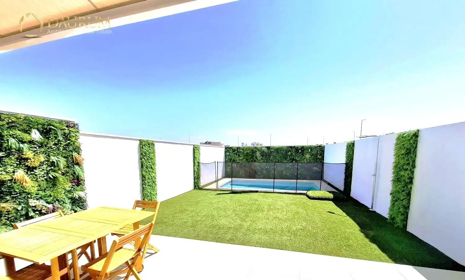 Piscina de Casa adosada en venda en Torrejón de Ardoz amb Calefacció, Jardí privat i Terrassa