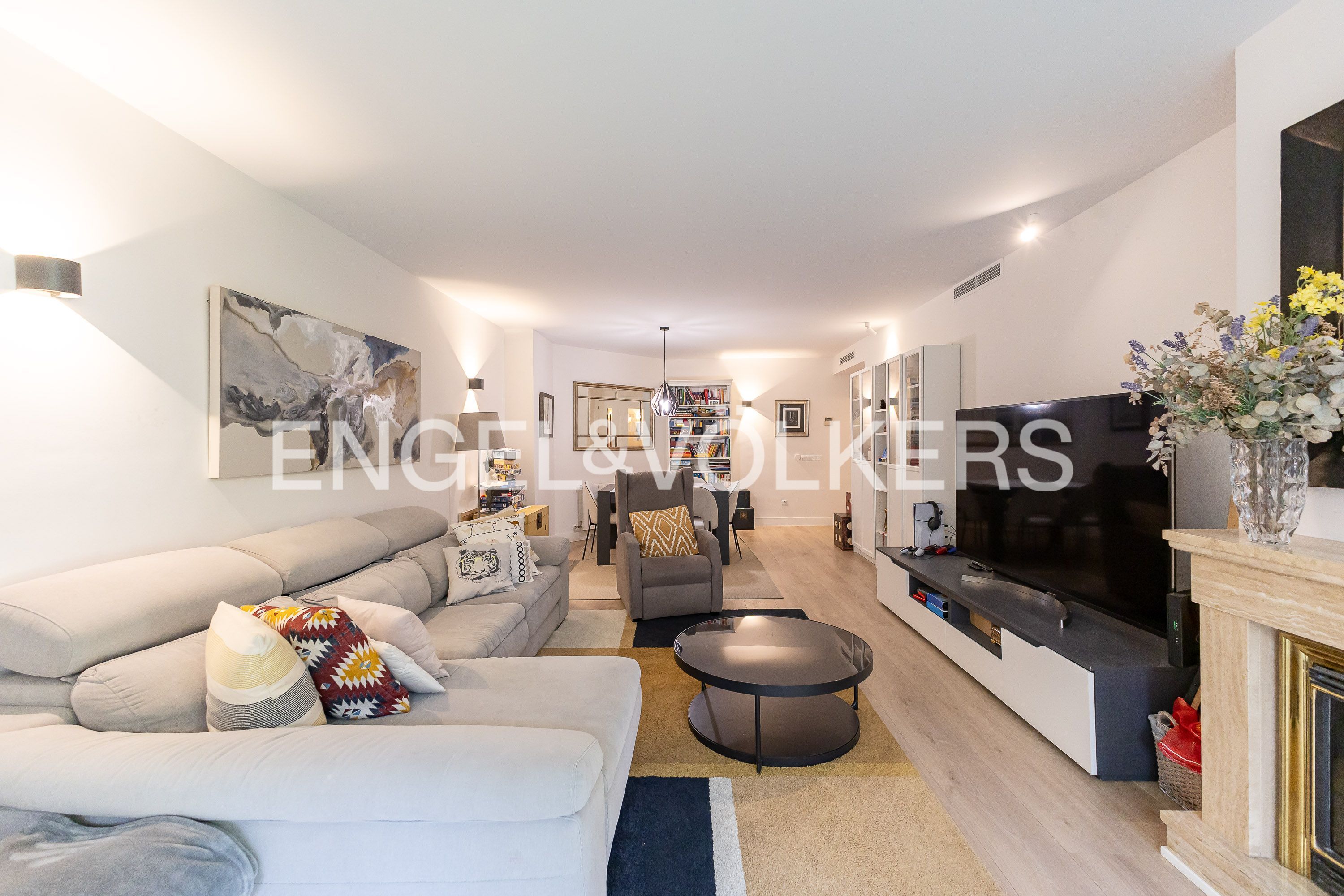 Sala d'estar de Apartament en venda en Majadahonda amb Aire condicionat, Calefacció i Jardí privat