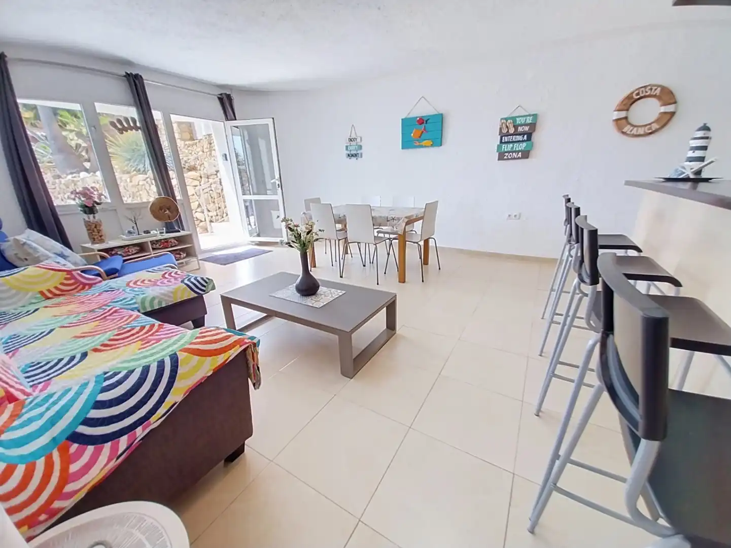 Sala d'estar de Casa o xalet en venda en La Nucia amb Aire condicionat, Jardí privat i Terrassa