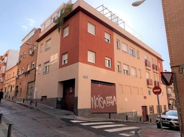 Aparcament amb ascensor en venda a c/ manchegos