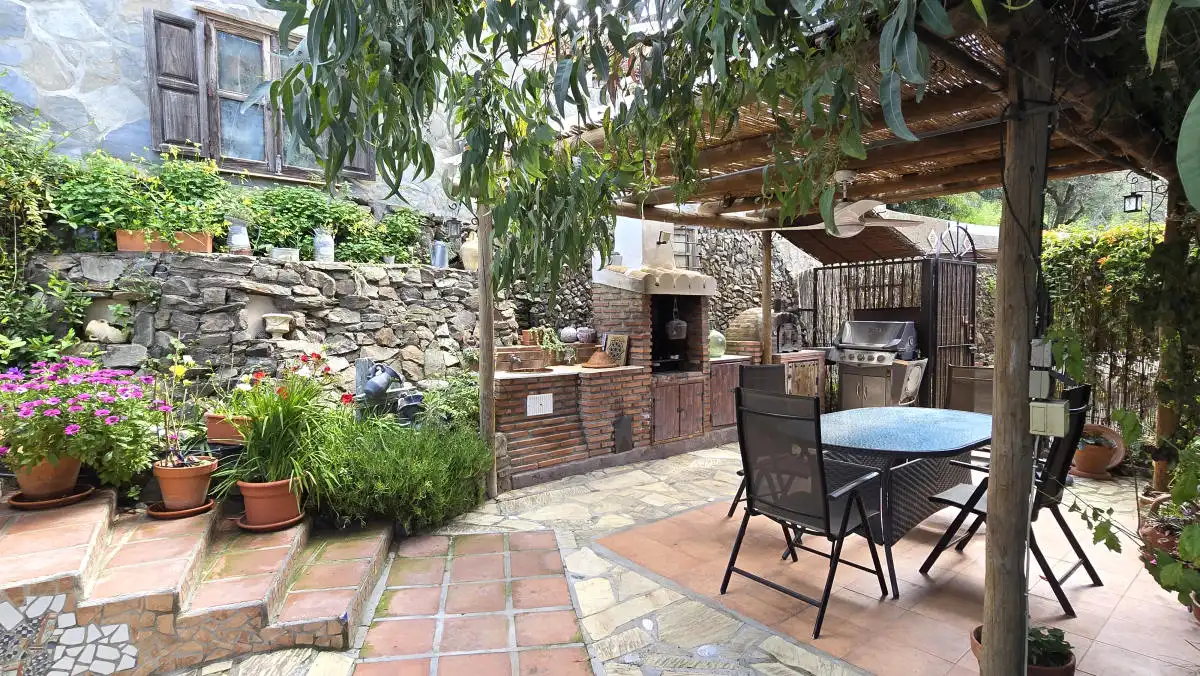 Casa rústica amb jardí en venda a Cómpeta, imagen 9