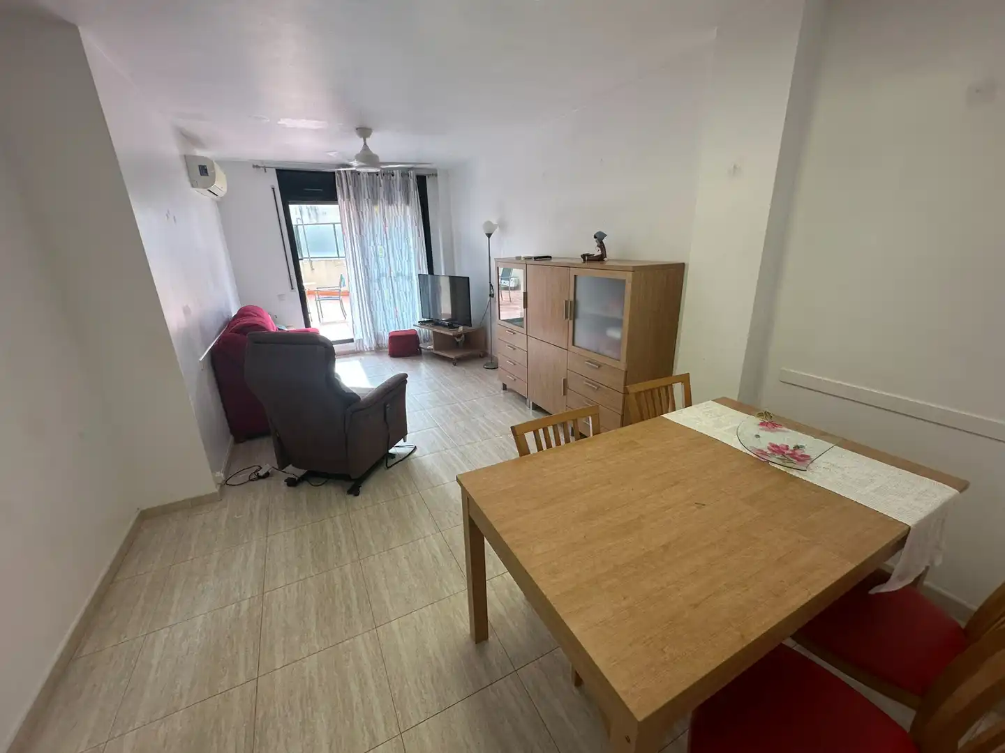 Sala d'estar de Pis en venda en Santa Coloma de Gramenet amb Aire condicionat, Calefacció i Terrassa
