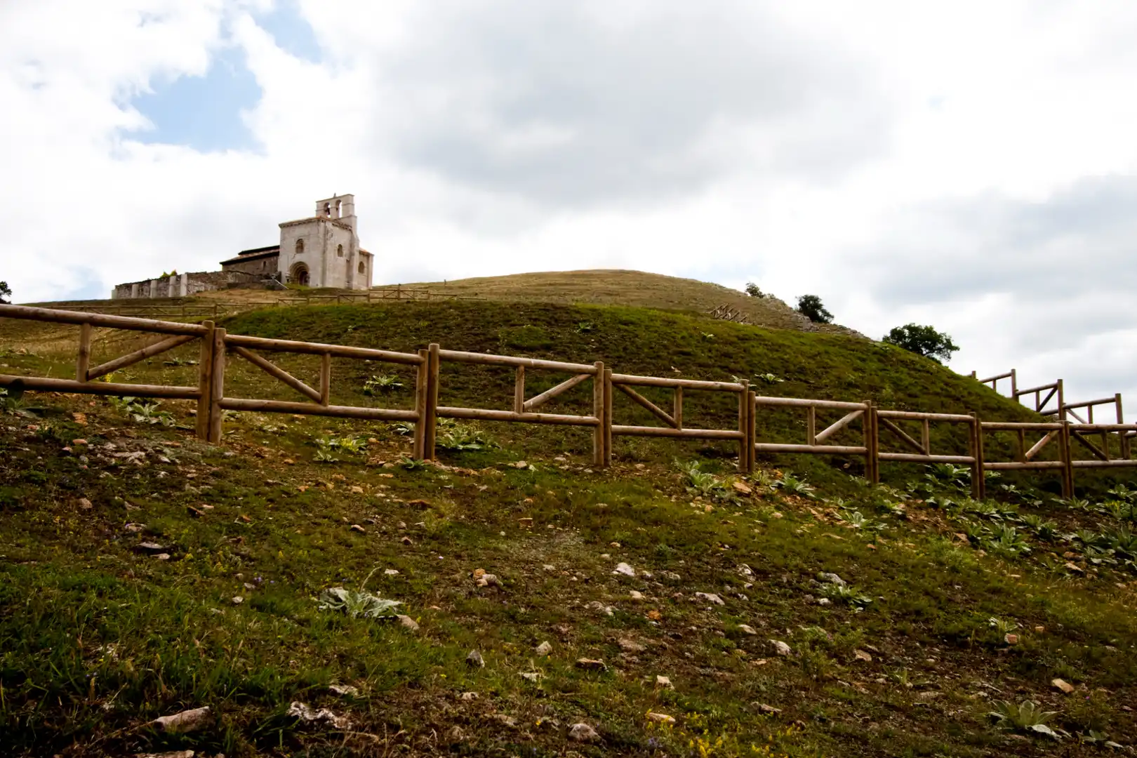 Jardín de Edificio en venta en Valle de Losa con Alarma