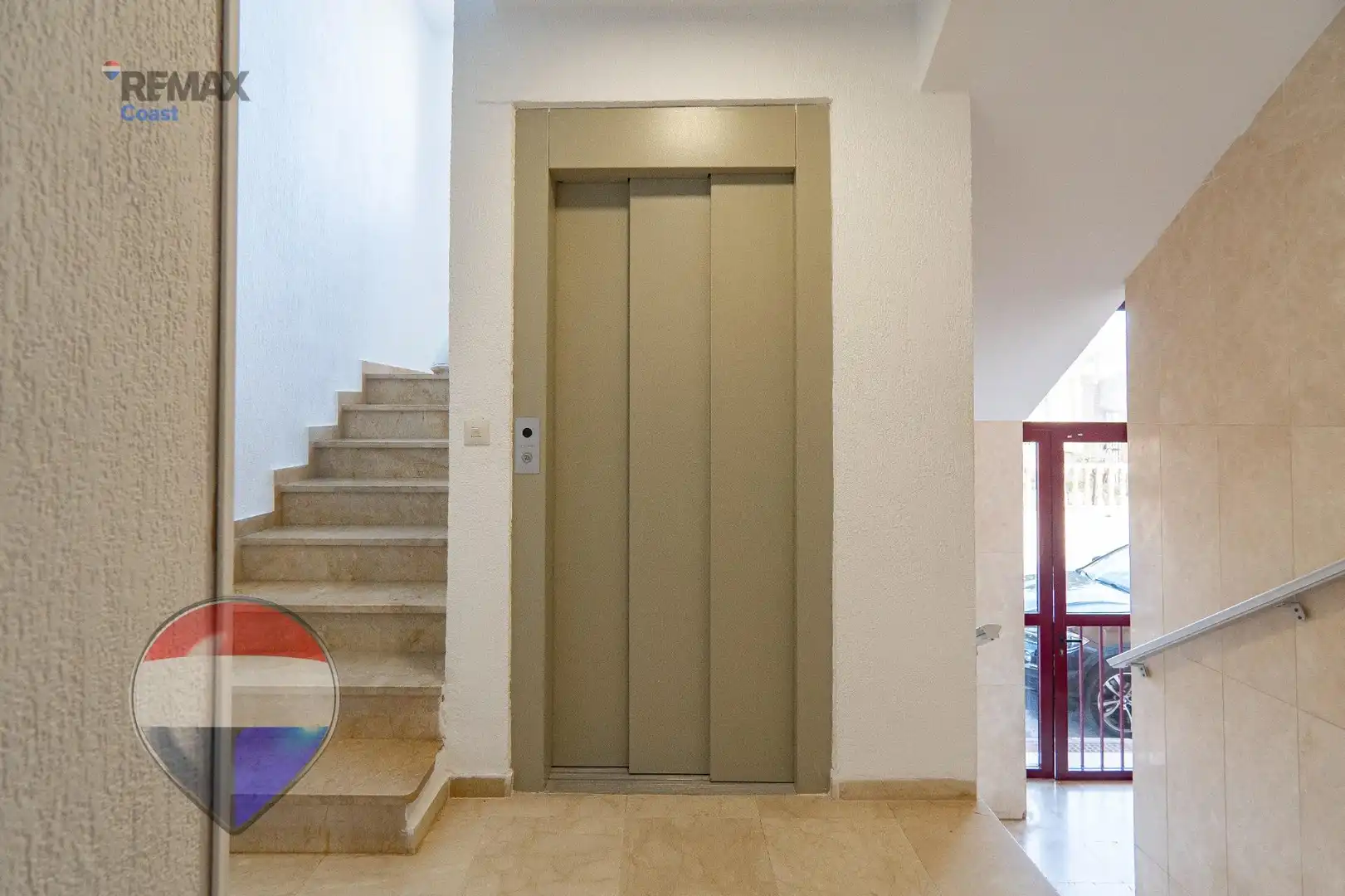Wohnung zum Verkauf in Rincón de la Victoria mit Privatgarten, Terrasse und Gemeinschaftspool