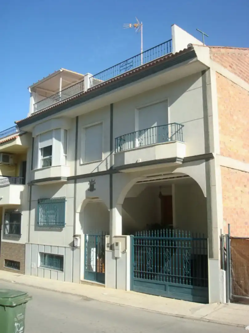 Casa amb terrassa en venda a Calle Juan de Alcaudete 12