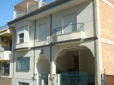Maison avec balcon à vendre à Calle Juan de Alcaudete 12