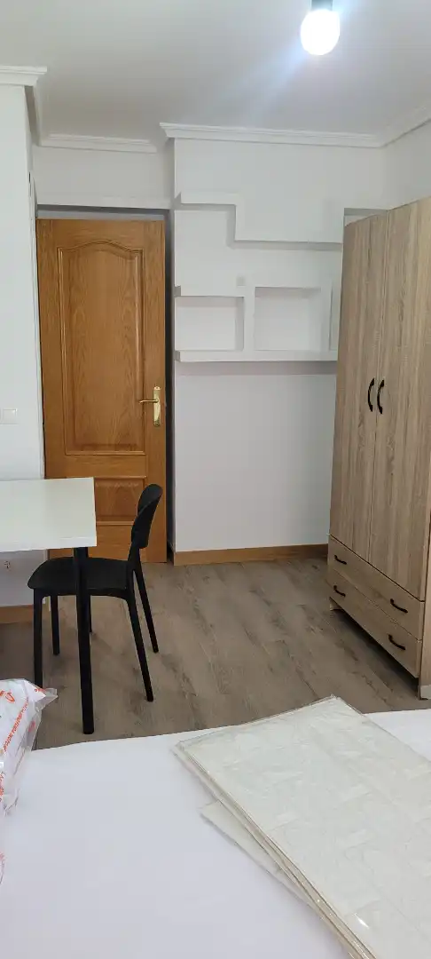Habitación de Piso de alquiler en Cuenca con Calefacción, Parquet y Amueblado