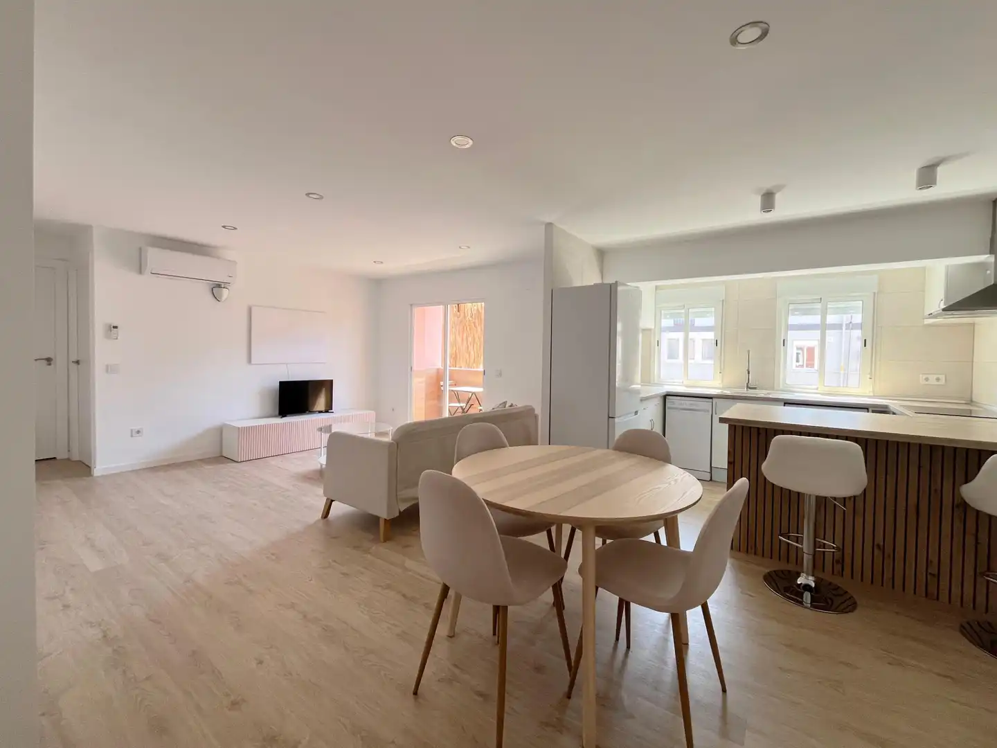 Living room of Flat for rent in Valencia  with Air Conditioner, Heating and Furnished