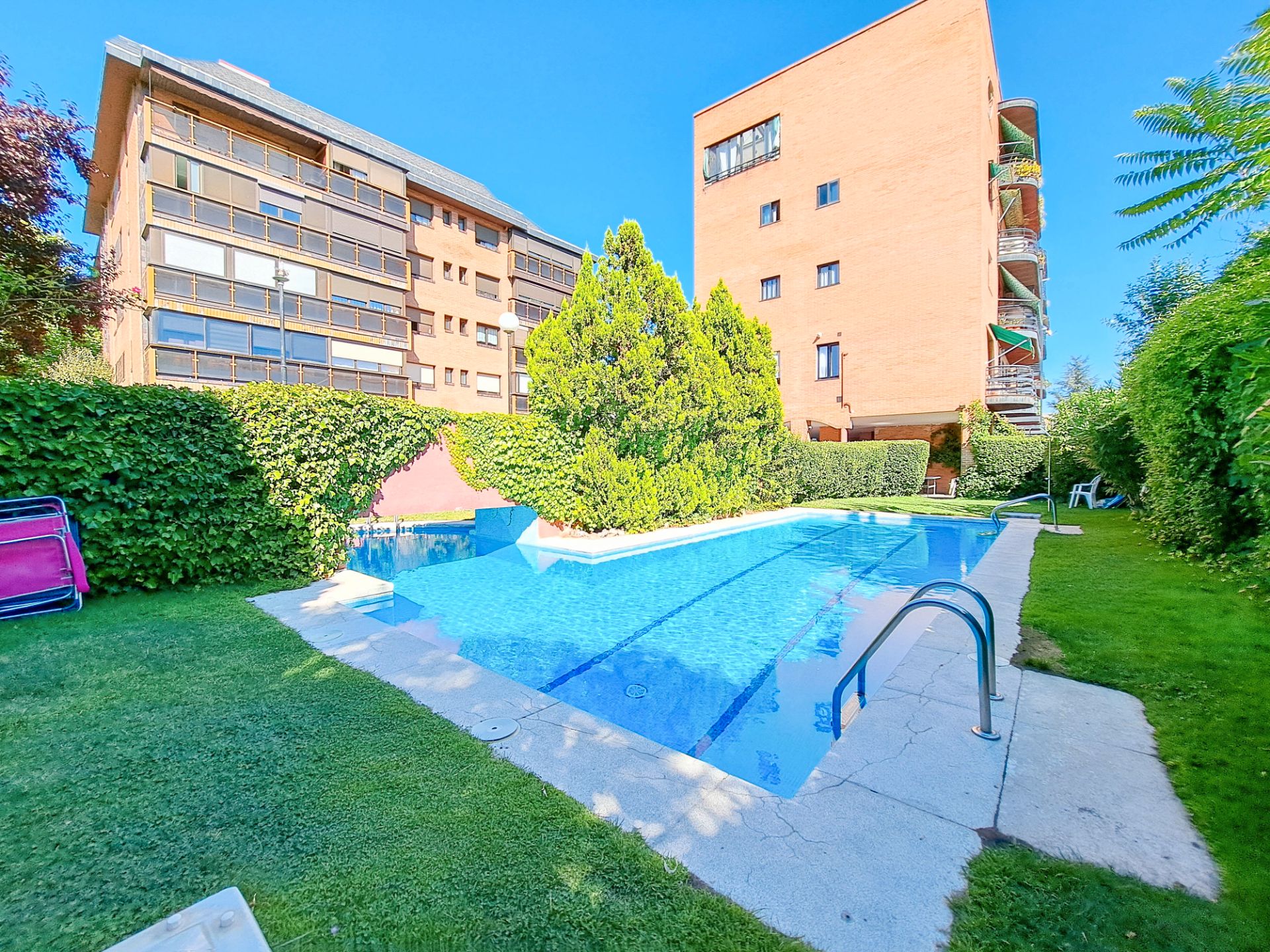 Piscina de Piso de alquiler en  Madrid Capital con Calefacción y Piscina comunitaria