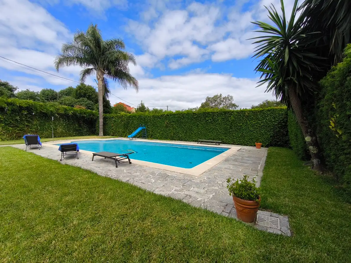 Piscina de Casa o chalet en venta en Vilagarcía de Arousa con Calefacción, Jardín privado y Parquet