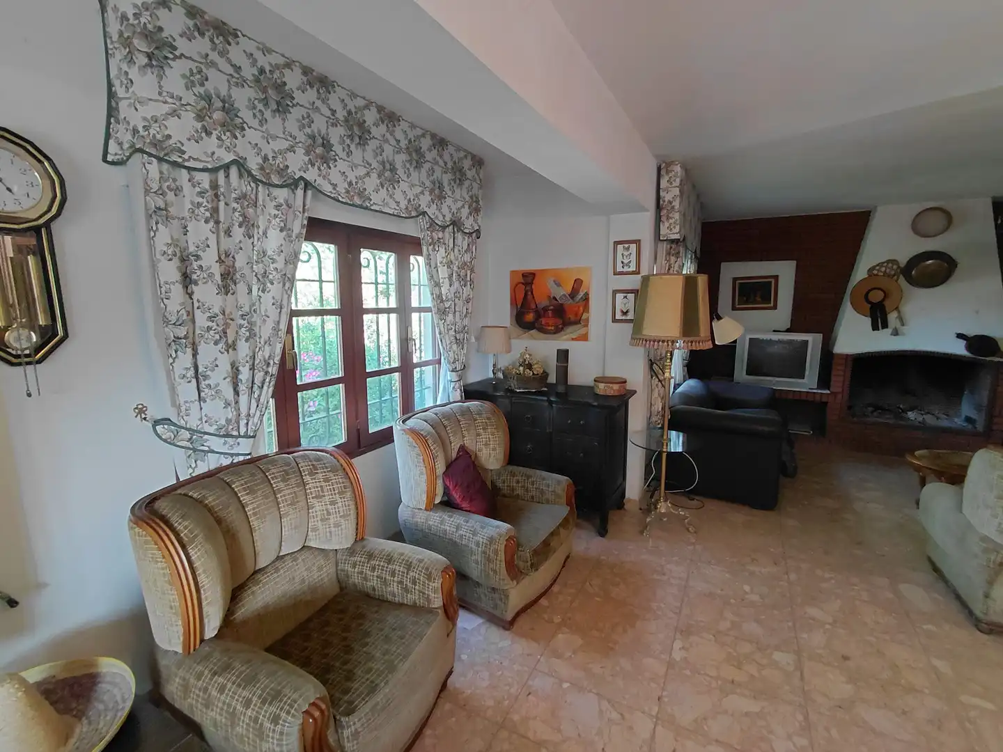 Sala de estar de Casa o chalet en venta en Oleiros con Aire acondicionado, Calefacción y Jardín privado