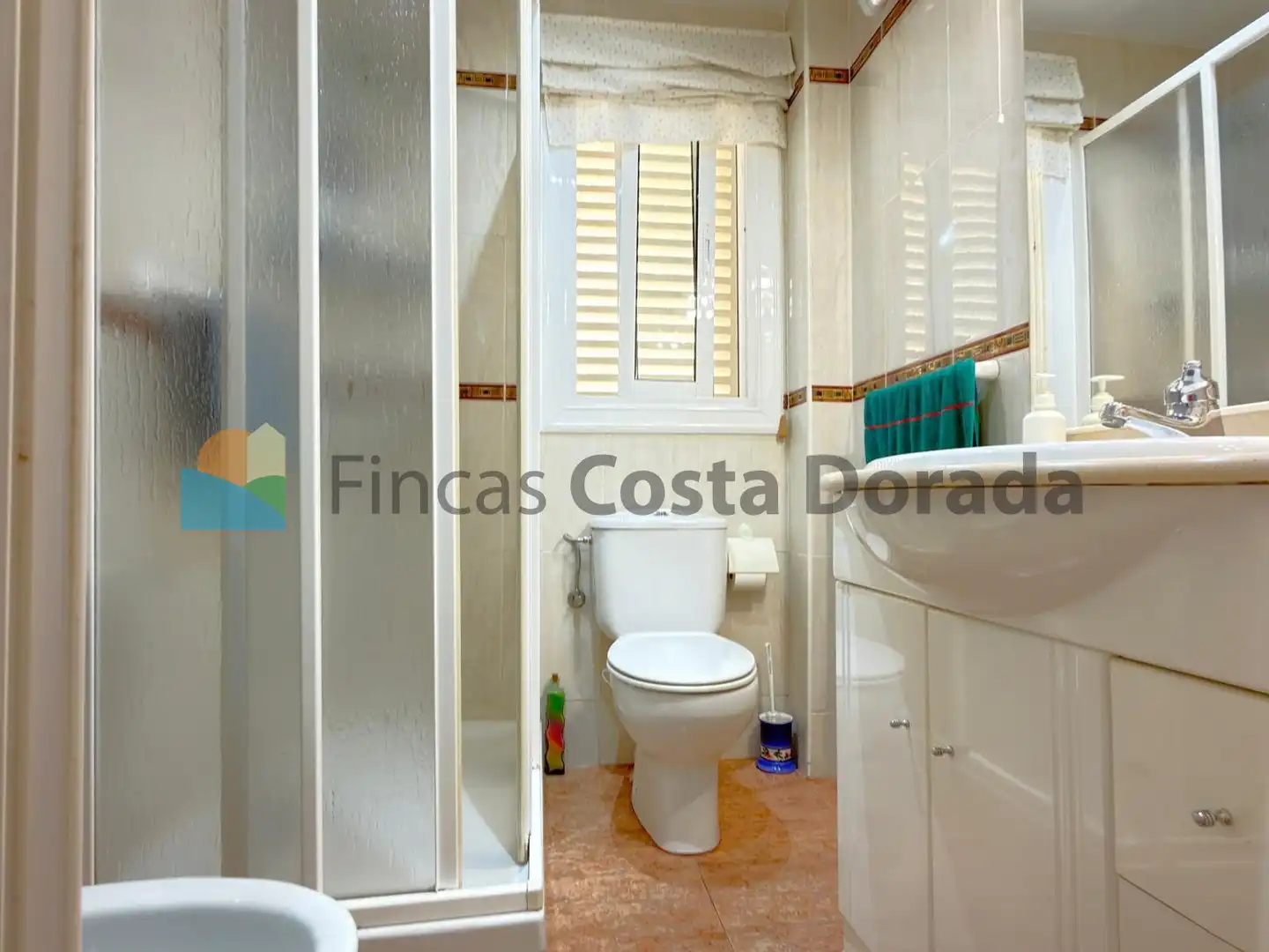 Baño de Piso en venta en Cunit con Aire acondicionado, Terraza y Amueblado