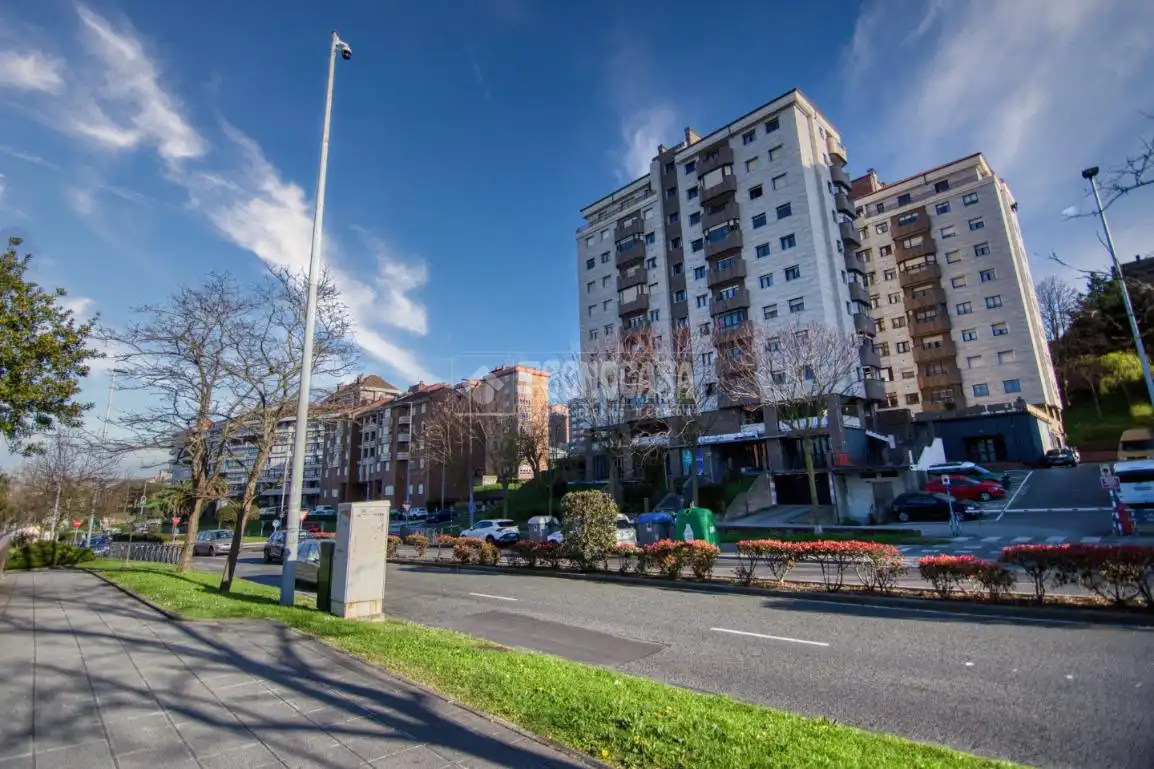 Außenansicht von Wohnung zum Verkauf in Santander mit Abstellraum