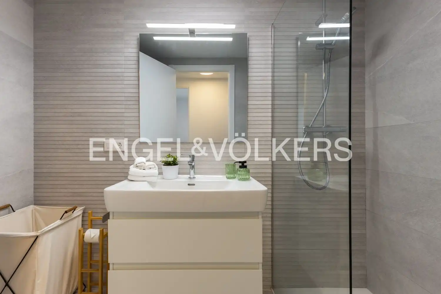 Badezimmer von Wohnung zur Miete in Dénia mit Klimaanlage, Heizung und Privatgarten
