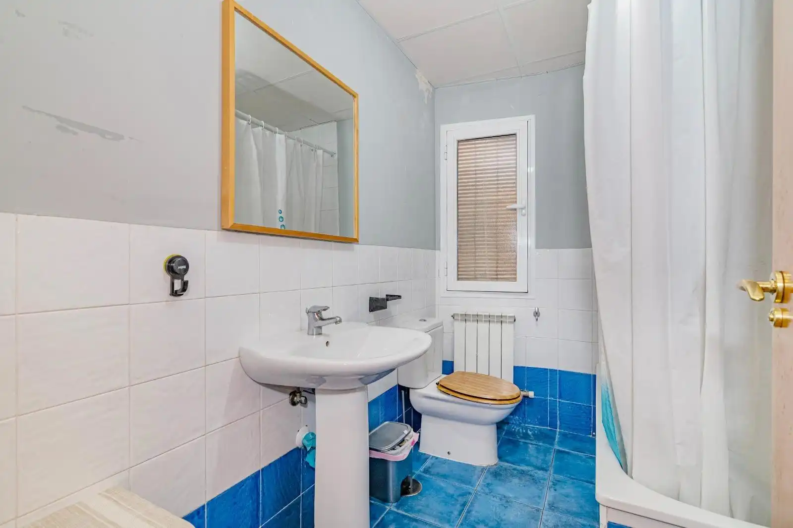 Bathroom of Flat for sale in Atarfe  with Heating, Private garden and Terrace