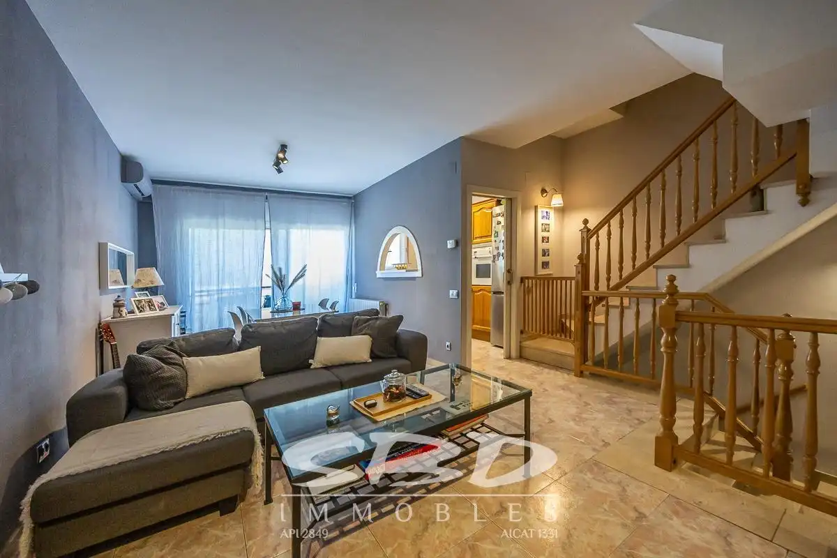 Sala d'estar de Casa o xalet en venda en Sabadell amb Aire condicionat i Terrassa