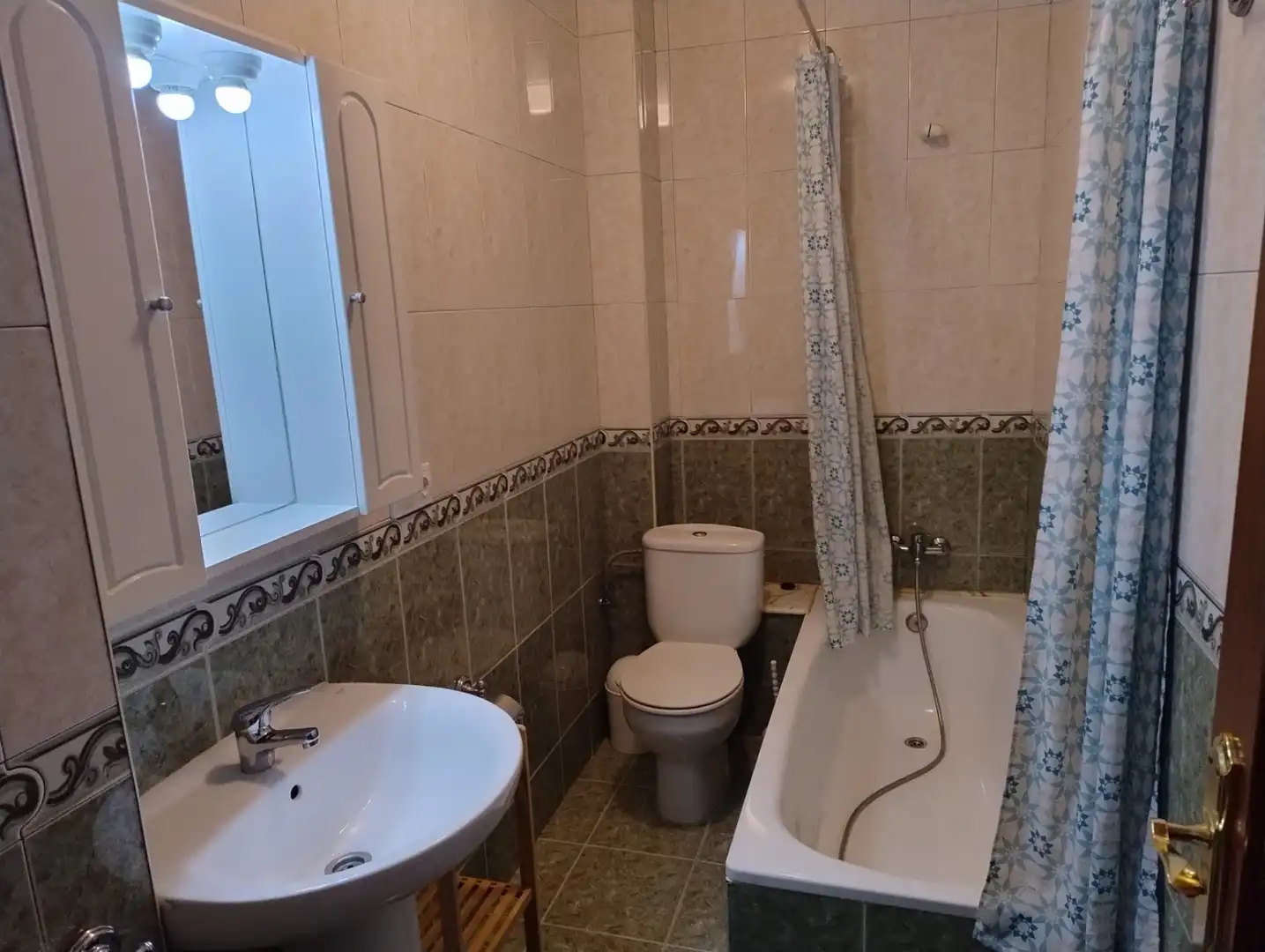 Bathroom of Flat for rent in Val do Dubra  with Heating, Furnished and Oven