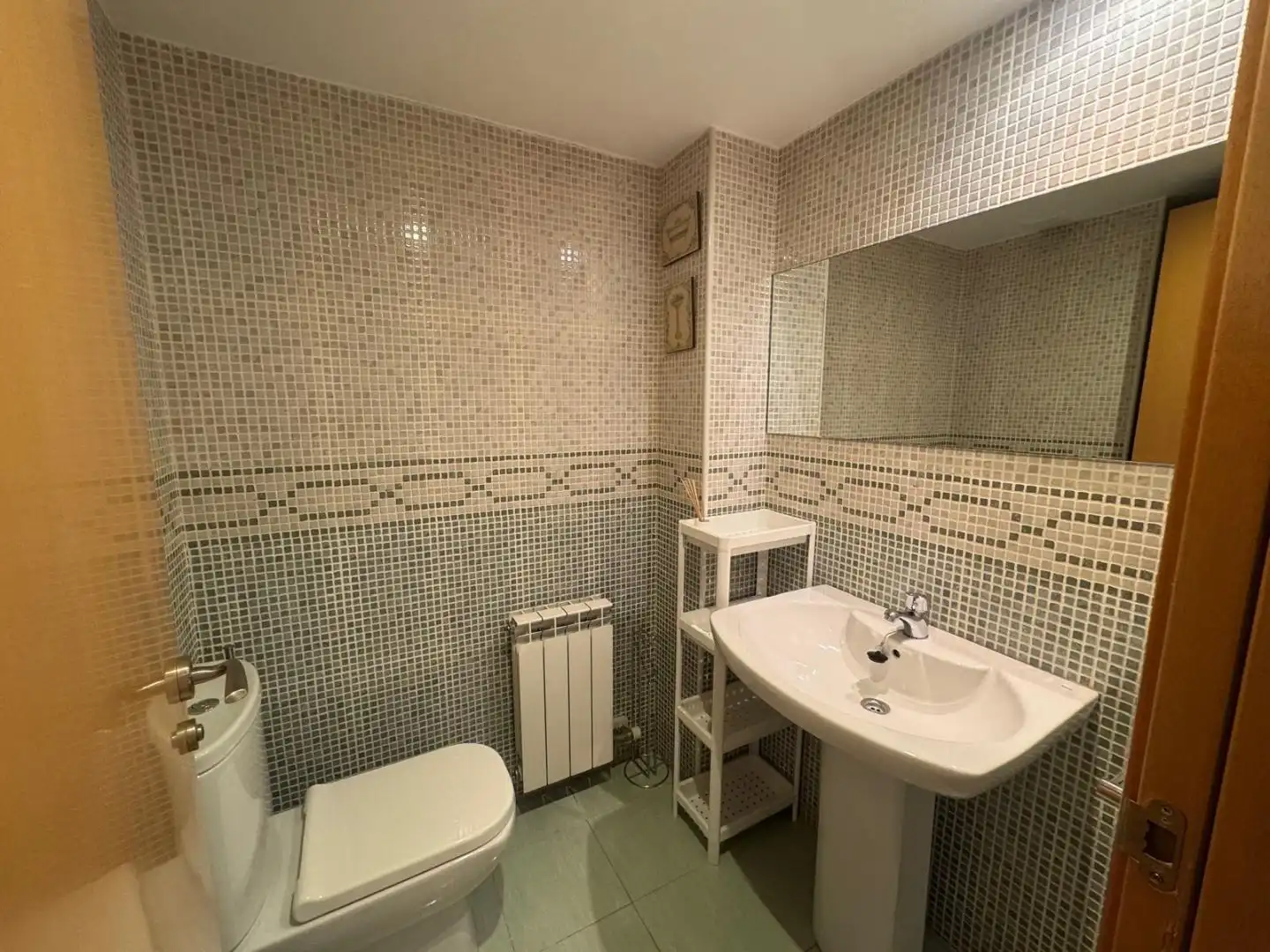 Bathroom of Flat for sale in Barbastro, Huesca