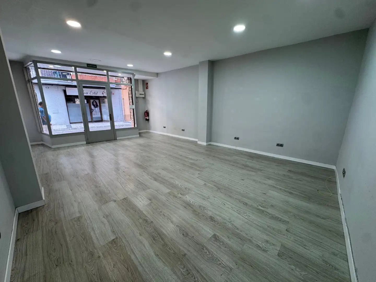 Business premises to rent in Carrer de Lluís Carulla 39, imagen 4