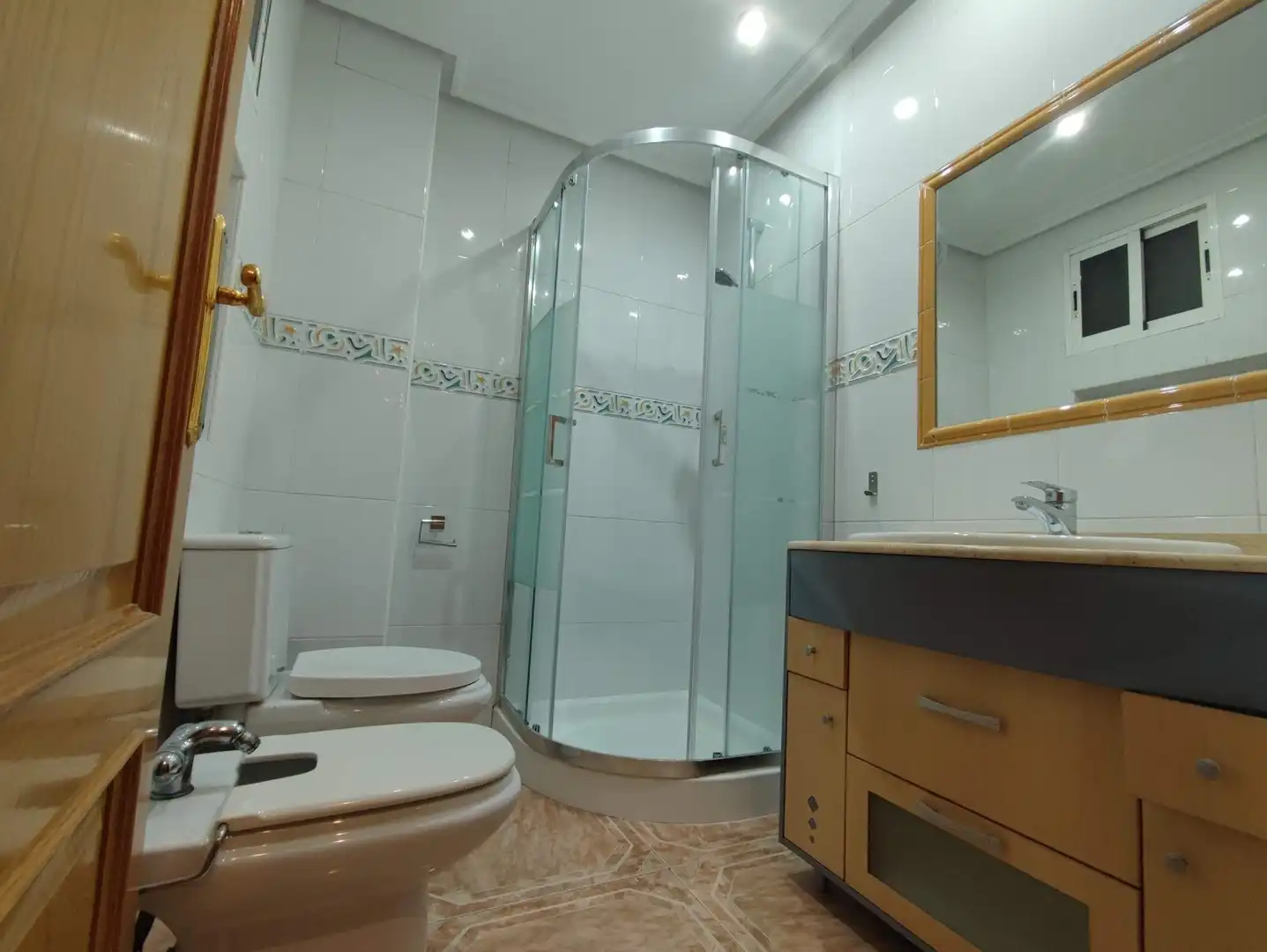 Badezimmer von Wohnungen zur Miete in Murcia mit Klimaanlage