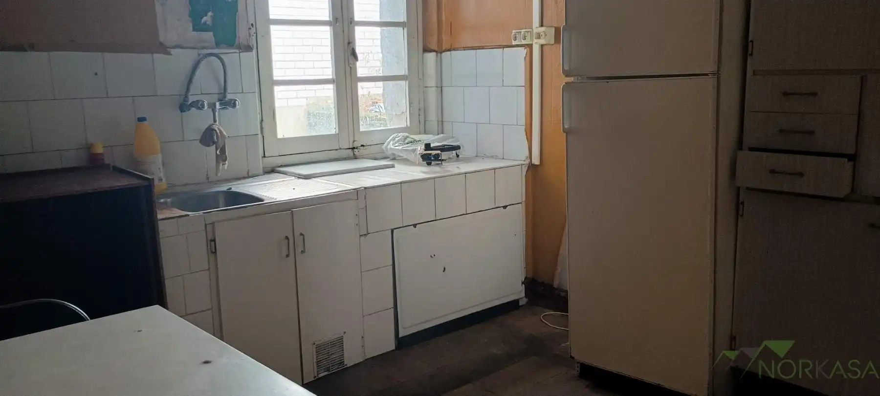 Cocina de Edificio en venta en Oviedo 