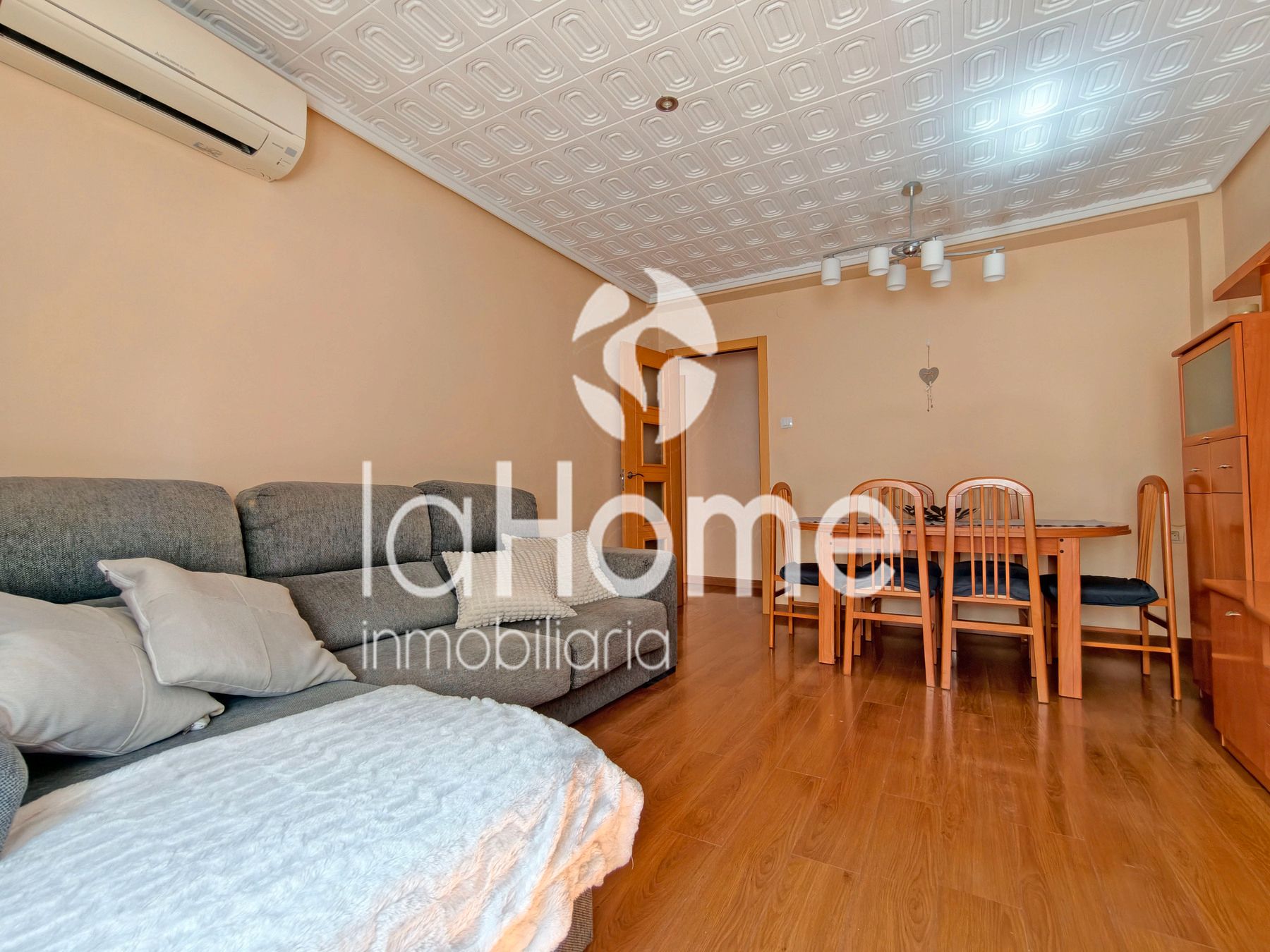 Sala d'estar de Pis en venda en Xirivella amb Aire condicionat, Parquet i Moblat