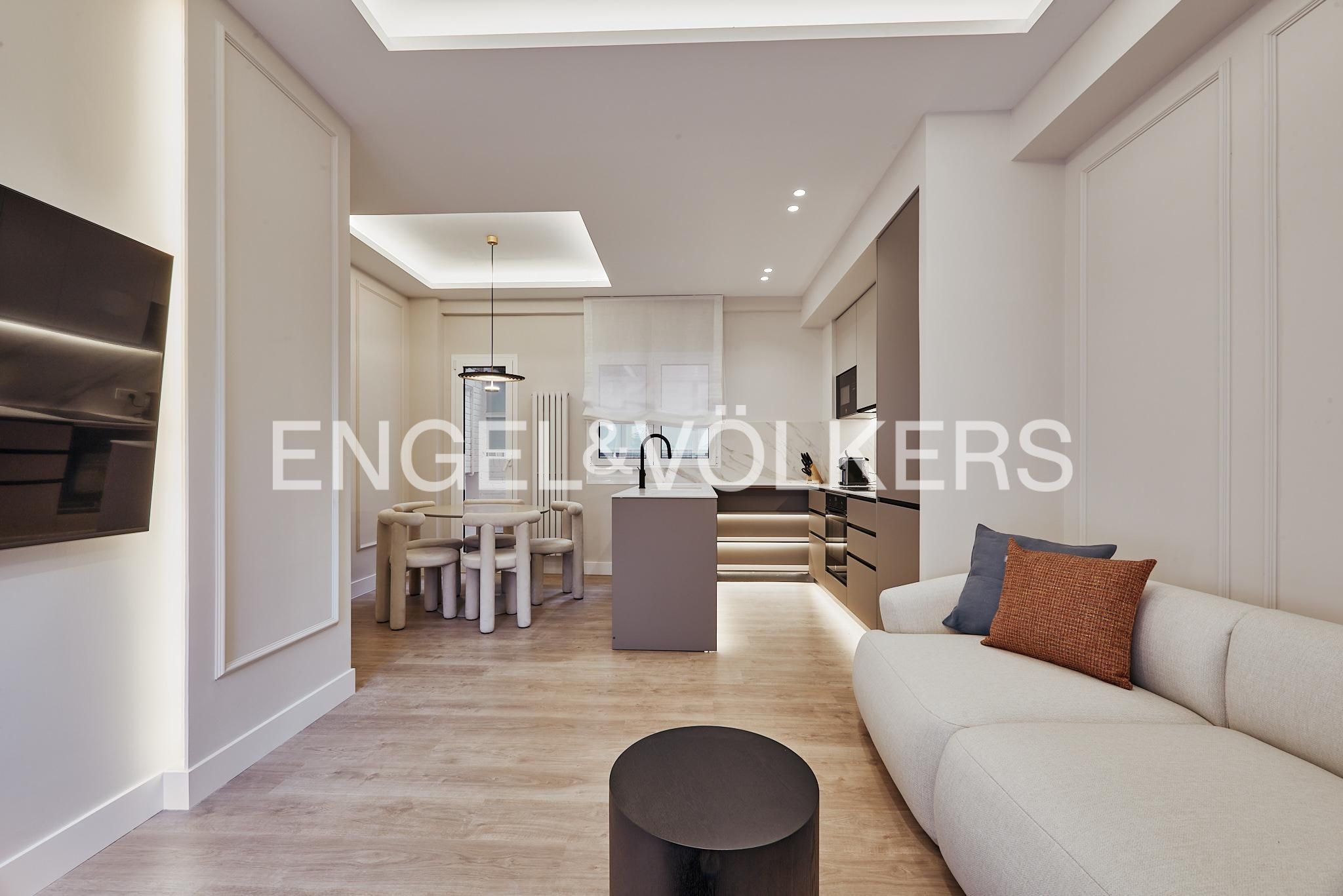 Living room of Flat for sale in  Madrid Capital  with Air Conditioner, Heating and Terrace