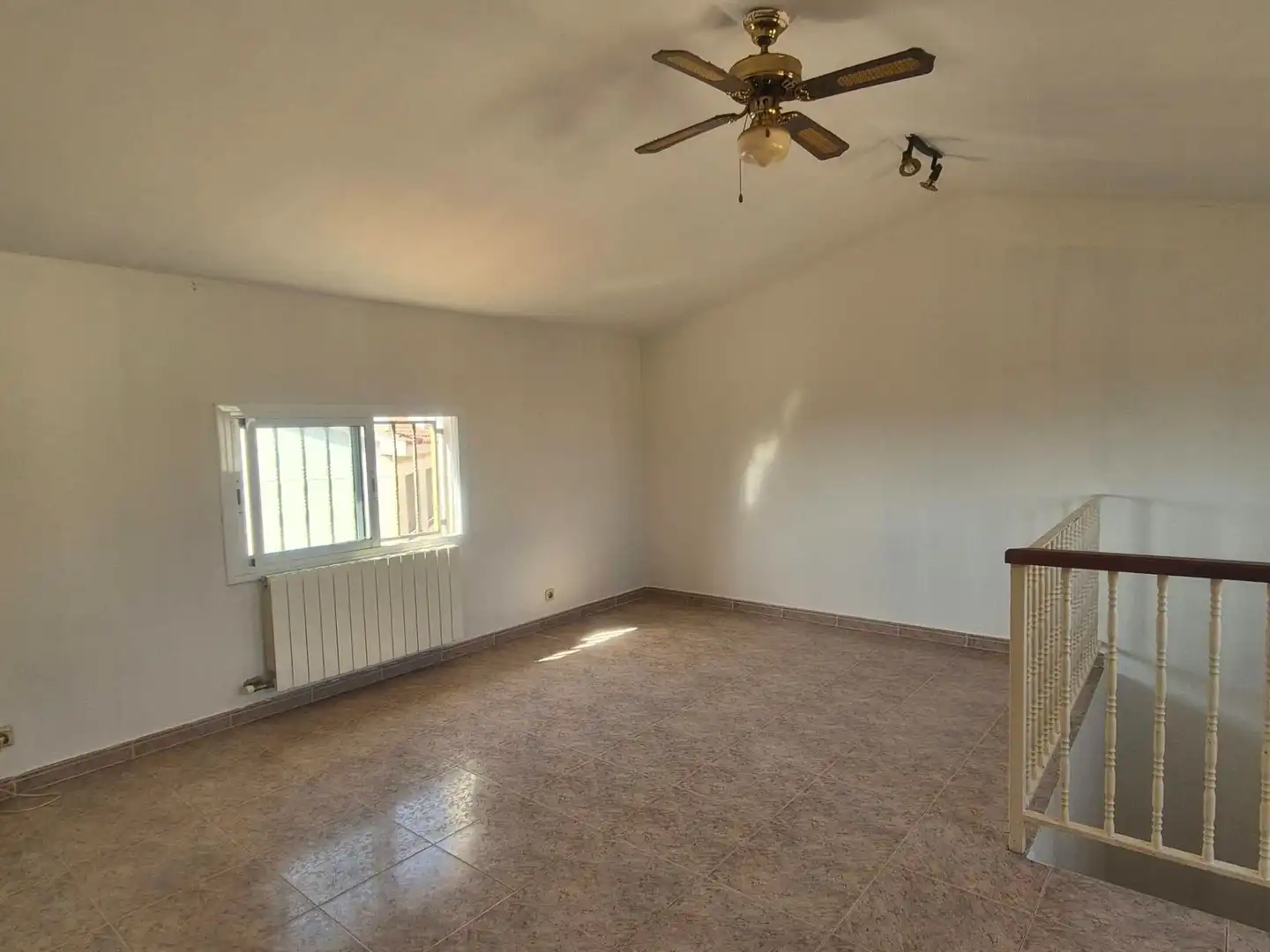 Sala de estar de Casa adosada en venta en Castellet i la Gornal con Calefacción
