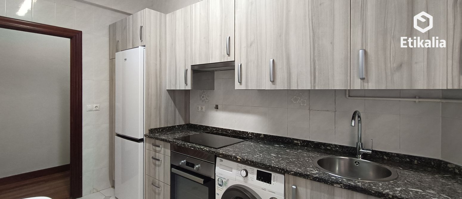 Cuina de Pis de lloguer en Bilbao  amb Calefacció